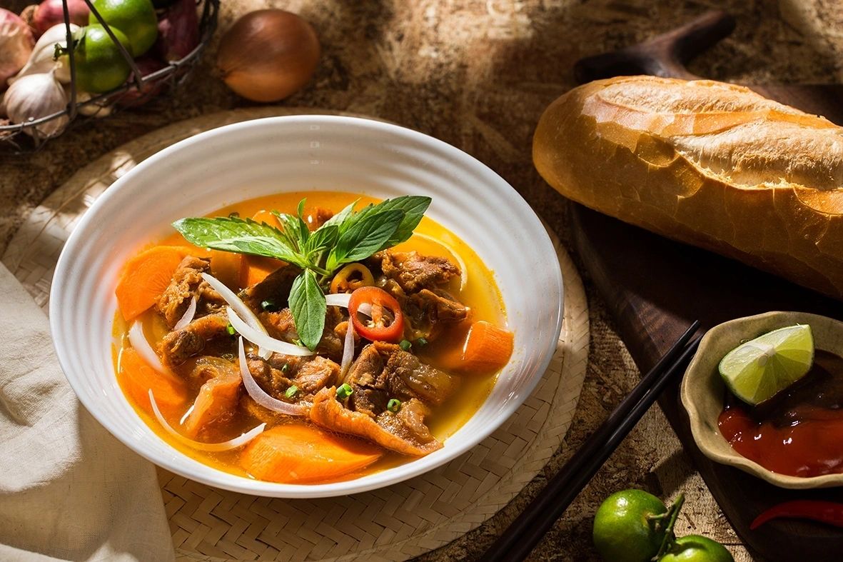 M&oacute;n thịt b&ograve; kho rau củ&nbsp;đậm đ&agrave; hương vị với thịt b&ograve; th&igrave; mềm, thấm gia vị